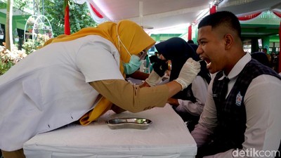 Ratusan Siswa Bojonegoro Cek Kesehatan Gratis