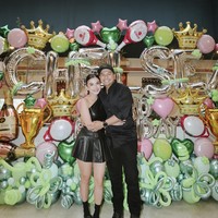 Chelsea Olivia baru saja merayakan ulang tahunnya yang ke-33. Glenn pun tak pernah absen menemani sejak usia Chelsea masih 15 tahun. Potret kebersamaan ini pun jadi pengingat perjalanan panjang cinta mereka. Foto: dok. Instagram @chelseaoliviaa