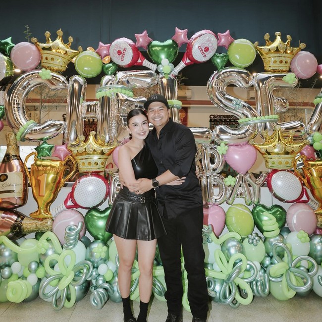 Potret  Kemesraan Chelsea Olivia & Glenn Alinskie Setelah 18 Tahun Bersama