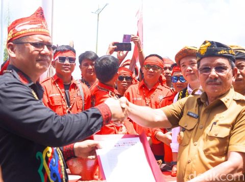Demo AMDKU tolak transmigrasi di Kaltara.