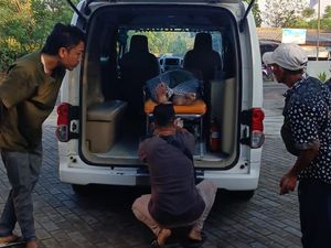 Diduga Kena Serangan Jantung, WN Inggris Meninggal di Pelabuhan Teluk Nara