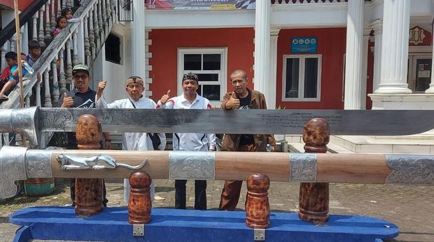 Golok Siliwangi yang dipesan Kodim 0604 Karawang untuk Kodam III/Siliwangi di peringatan HUT ke-77 Kemerdekaan Indonesia