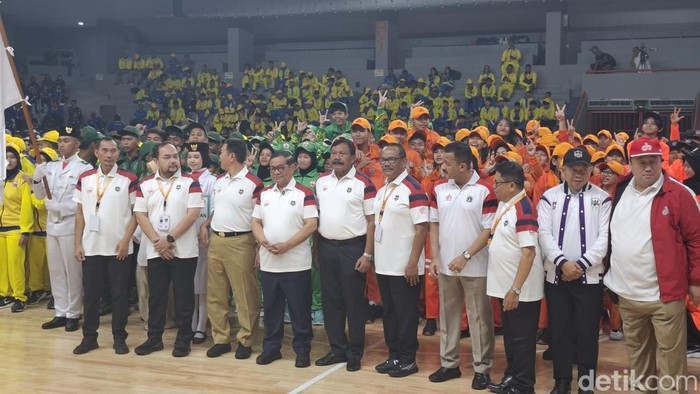 Gubernur DKI Jakarta Pramono Anung membuka secara resmi Pekan Olahraga Pelajar Provinsi (POPPROV) DKI Jakarta dan Pekan Olahraga Provinsi (PORPROV) DKI Jakarta 2025 di GOR Soemantri, Kuningan, Jakarta Selatan. (Brigitta/detikcom)
