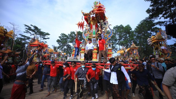 Gubernur Sumsel Herman Deru menghadiri ngaben massa di OKI