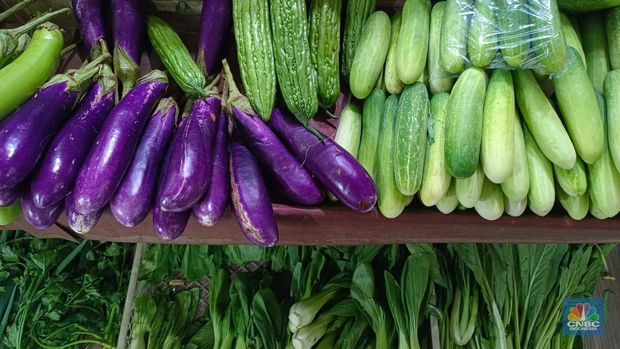 Harga sejumlah sayuran terpantau masih berada di atas harga normalnya di Pasar Rumput, Jakarta Selatan, Senin (4/8/2025). Harga sejumlah sayuran terpantau masih berada di atas harga normalnya di Pasar Rumput, Jakarta Selatan, Senin (4/8/2025). (CNBC Indonesia/Martyasari Rizky)