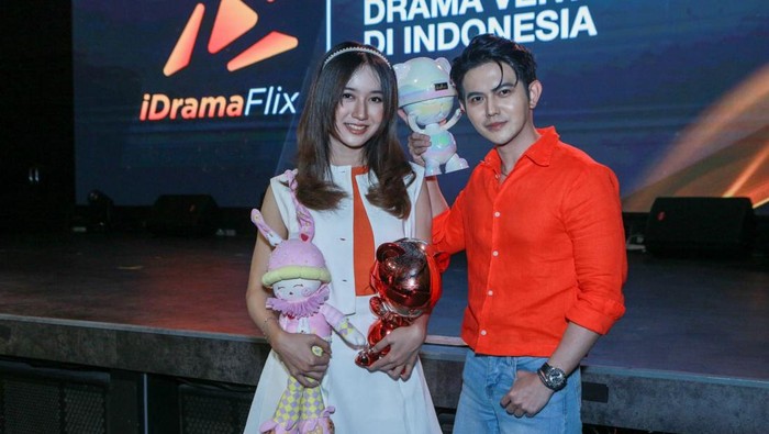 iDramaFlix hadir dengan series vertikal pertama, My Husband Secret Identity, menampilkan Salsabila Zahra dan Ryan Goutama.