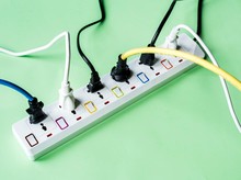 Sebelum Liburan, Cabut 6 Barang Elektronik di Rumah dari Stopkontak