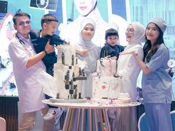 8 Foto Irish Bella di Ultah Putri Sambung, Tampil Cantik Pakai Kostum Dokter