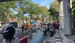 Jalan Wonokromo Macet Imbas Minyak Tumpah