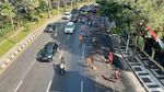 Jalan Wonokromo Macet Imbas Minyak Tumpah