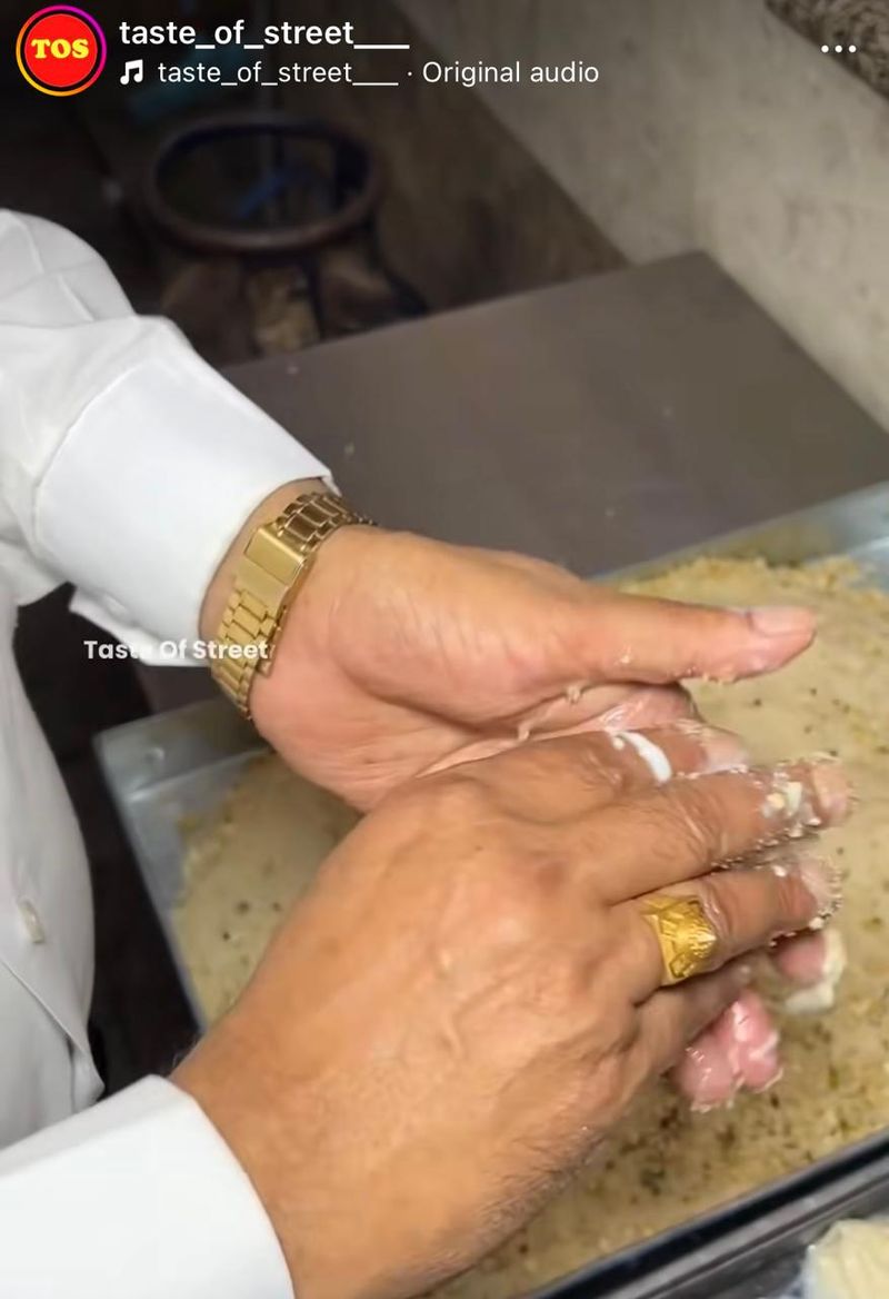 Jijik! Adonan Kue di Restoran Ini Ketahuan Diinjak Tikus