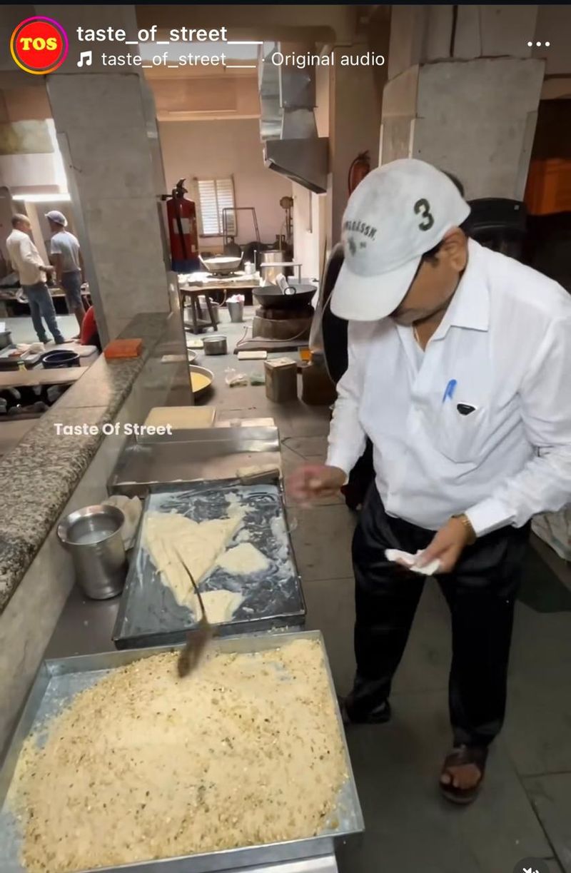 Jijik! Adonan Kue di Restoran Ini Ketahuan Diinjak Tikus