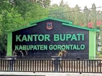 Camat di Gorontalo Disanksi Pakai Rok Jika Libatkan Waria di Acara HUT RI