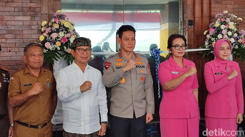 Kapolda Bali Daniel Adityajaya dan Bupati Badung I Wayan Adi Arnawa setelah meresmikan gedung baru Mapolresta Denpasar, Senin (4/8/2025). (Ahmad Firizqi Irwan/detikBali)