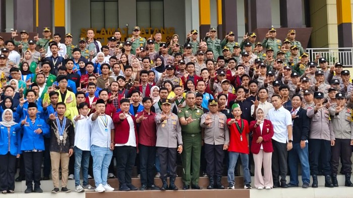 Kelompok aktivis dan mahasiswa Riau menjadi agen Green Policing, siap menyebarkan misi penyelamatan lingkungan, Senin (4/8/2025).
