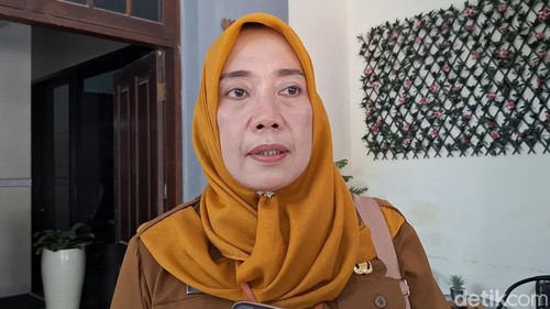 Kepala Dinas PUPR Kota Mataram Lale Widiahning saat diwawancarai di Mataram, Senin (4/8/2025). (Nathea Citra/detikBali)