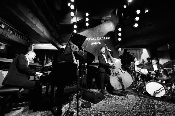 Kevin Yosua Trio mencetak sejarah sebagai grup musik Asia pertama tampil di Festival da Jazz, Swiss.