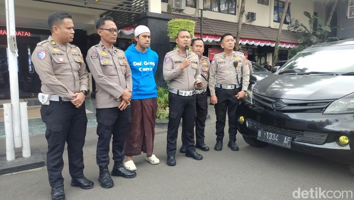 Lampu belakang silaukan pengendara lain, warga Malang kena tilang