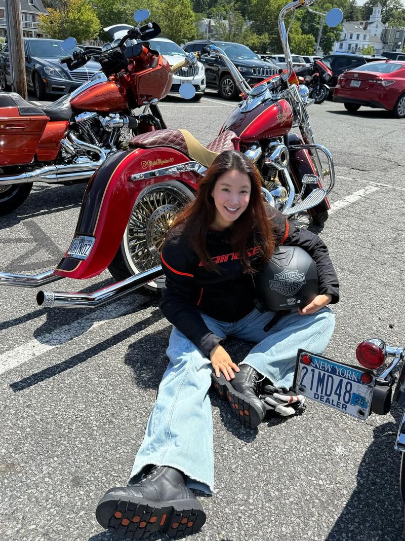 Lee Si Young menuai kritik usia touring motor sejauh 200 km dalam kondisi hamil.