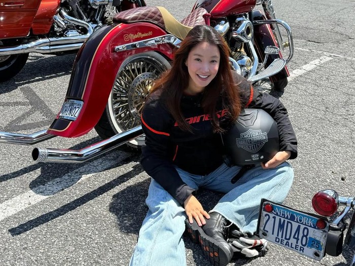 Lee Si Young menuai kritik usia touring motor sejauh 200 km dalam kondisi hamil.