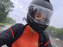 Gaya Bumil Lee Si Young Touring Naik Moge di Long Island