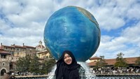 Mbak Lala sudah hampir 10 tahun menjadi pengasuh Rafathar putra dari Raffi Ahmad dan Nagita Slavina. Namun, Mbak Lala sudah bukan pengasuh Rafathar ketika Rafathar genap berusia 10 tahun nanti. Foto: Instagram/@shela_lala