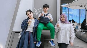 Serunya Mbak Lala saat Minum Boba di China dan Petik Strawberry di Jepang