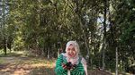 Serunya Mbak Lala saat Minum Boba di China dan Petik Strawberry di Jepang