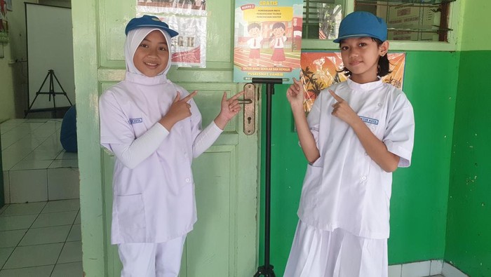 Mendikdasmen Abdul Muti pantau langsung proses Cek Kesehatan Gratis (CKG) untuk siswa di SDN Cideng 02 Pagi, Senin (4/8/2025).