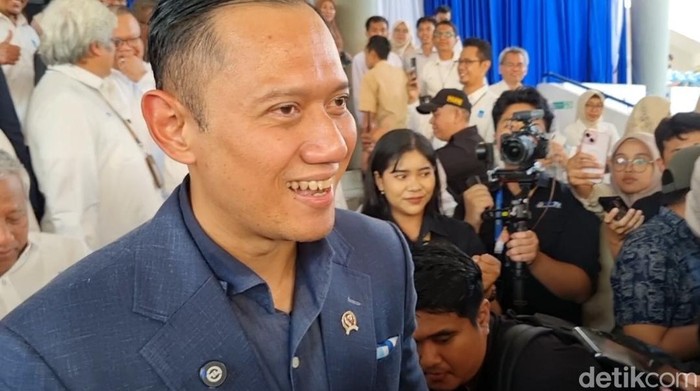 Menko Bidang Infrastruktur dan Pembangunan Kewilayahan Agus Harimurti Yudhoyono (AHY) saat hadiri PKKMB di ITS Surabaya.