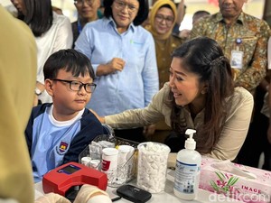 Cek Kesehatan Gratis Sekolah, Menkomdigi Soroti Screen Time Gadget Pada Anak