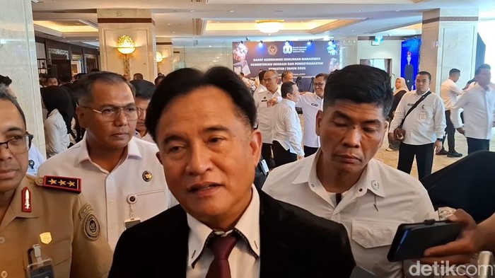 Menteri Koordinator Hukum, HAM, Imigrasi, dan Pemasyarakatan Yusril Ihza Mahendra. (Taufiq/detikcom)
