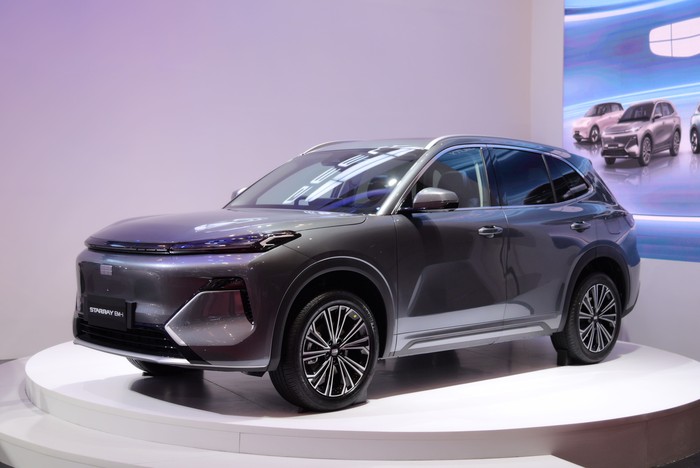 Mobil super hybrid Geely Starray EM-i