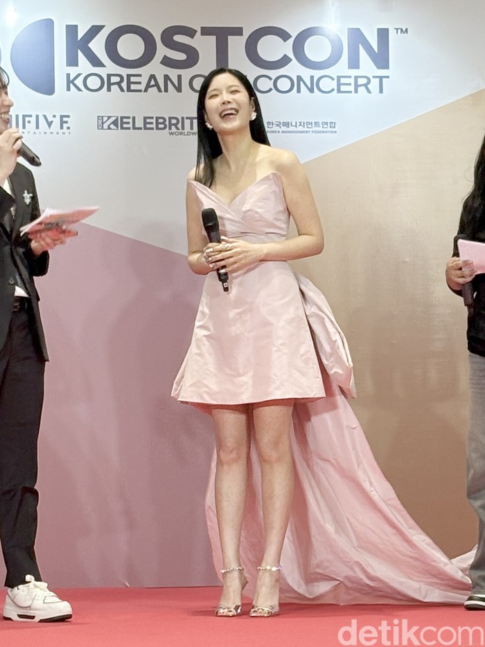 Penyanyi Korea Selatan Lyn saat konferensi pers  KOSTCON: Korean OST Concert di Indonesia Arena, Sabtu (2/8/2025).