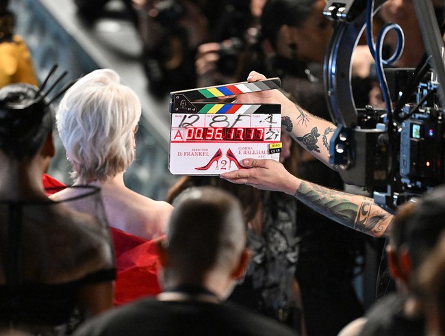 Film ini merupakan sekuel dari The Devil Wears Prada (2006), yang diadaptasi dari novel karya Lauren Weisberger, mantan asisten Anna Wintour. Selain Meryl Streep dan Stanley Tucci, deretan pemain utama seperti Anne Hathaway dan Emily Blunt juga kembali bergabung, bersama pendatang baru Simone Ashley, Lucy Liu, Pauline Chalamet, Kenneth Branagh, Tracie Thomas, B.J. Novak, dan Justin Theroux. Film ini masih digarap oleh sutradara asli, David Frankel. (Foto: James Devaney/GC Images)