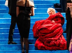 Foto: Momen Meryl Streep Terpeleset saat Syuting Devil Wears Prada 2