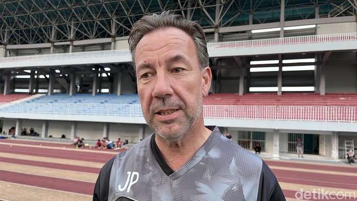 Pelatih PSIM Jogja, Jean-Paul van Gastel di Stadion Mandala Krida, Kota Jogja, Senin (4/8/2025).