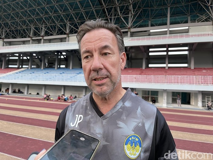 Pelatih PSIM Jogja, Jean-Paul van Gastel di Stadion Mandala Krida, Kota Jogja, Senin (4/8/2025).
