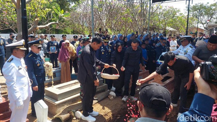 Pemakaman Marsda Fajar di Probolinggo