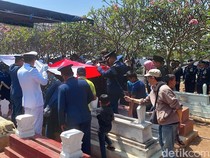 Video Pemakaman Marsma Anumerta Fajar Adriyanto Secara Militer