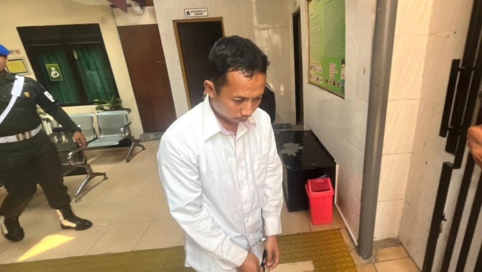 Miftakhul Farid Hakim, terdakwa kasus pemerkosaan siswi SD di Mojokerto