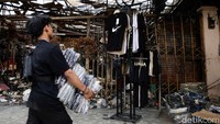 Dia menjelaskan kebakaran itu menghanguskan sekitar 500 kios kecil.