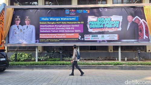Pengumuman pembebasan denda pajak PBB bagi warga Kota Mataram, Senin (4/8/2025). (Nathea Citra/detikBali)