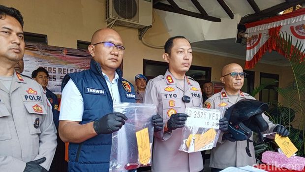 Polisi menangkap Dik Dion penipu mahasiswa ITB bermodus tanya alamat.