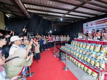 Video: Polisi Gerebek Gudang Beras Oplosan di Sidoarjo, 1 Pelaku Ditangkap