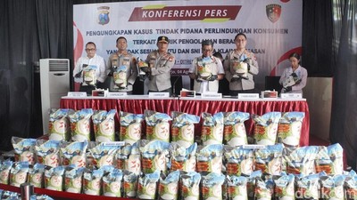 Polisi Bongkar Beras Oplosan di Sidoarjo