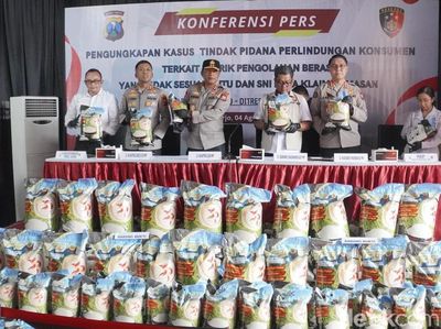 Polisi Bongkar Beras Oplosan di Sidoarjo