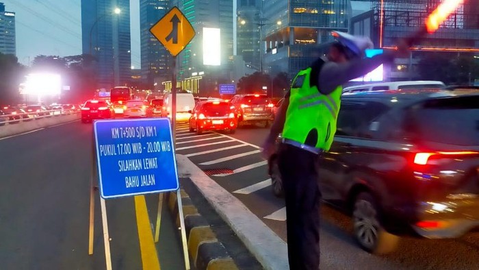 Apakah Penggunaan Bahu Jalan Tol Dalkot Masih Berlaku? Ini Kata Polda Metro