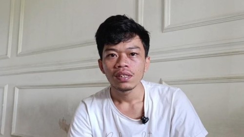 Rian Mahesa, perwakilan keluarga pegawai Bandara internasional Lombok (BIL) Baiq Miranda Puspa Fratiwi (28) yang tewas diduga dibunuh karena ketahuan selingkuh oleh suaminya, Fachrudin Azzahidi (36), Minggu (3/8/2025). (Edi Suryansyah/detikBali)