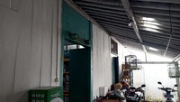 Tak banyak yang tahu rumah itu berada di sekitar Jalan Merdeka Kota Blitar yang termasuk jalanan utama pusat perkotaan.